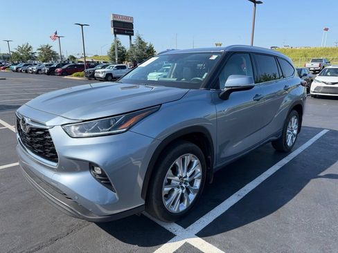Used 2023 Toyota Highlander Limited AWD/4WD image 19