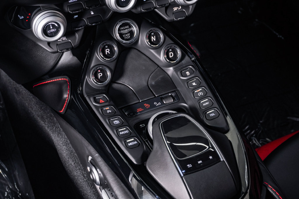 Used 2019 Aston Martin V8 Vantage Coupe RWD image 29