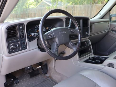 Used 2004 GMC Sierra 2500 SLT w/ Heavy-Duty Power Package AWD/4WD image 15