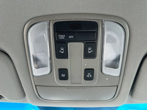 Used 2019 Kia Sedona LX image 32