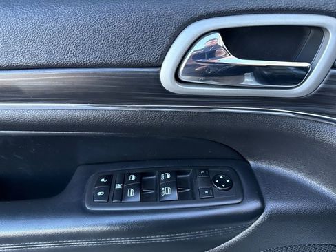 Used 2021 Jeep Grand Cherokee Limited w/ Luxury Group II image 8