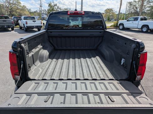 Used 2024 Chevrolet Colorado Z71 w/ Z71 Convenience Package 2 AWD/4WD image 13