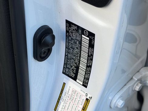 Used 2022 Lexus UX 200 w/ Premium Package FWD image 23