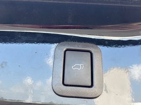 Used 2019 Toyota Highlander Limited FWD image 32