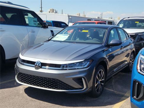New 2025 Volkswagen Jetta SE image 3