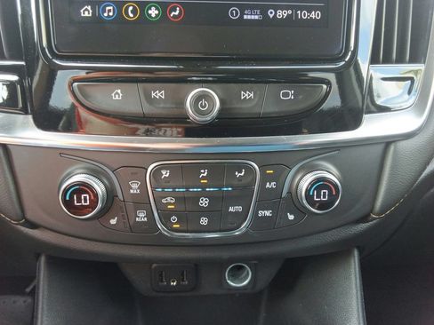 Used 2021 Chevrolet Traverse LT w/ LPO, Floor Liner Package FWD image 28