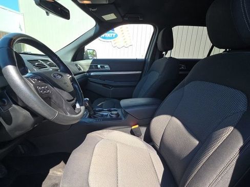 Used 2018 Ford Explorer XLT AWD/4WD image 12