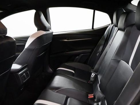 Used 2025 Toyota Camry SE image 31