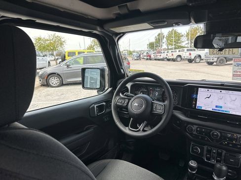 New 2025 Jeep Gladiator Sport image 47
