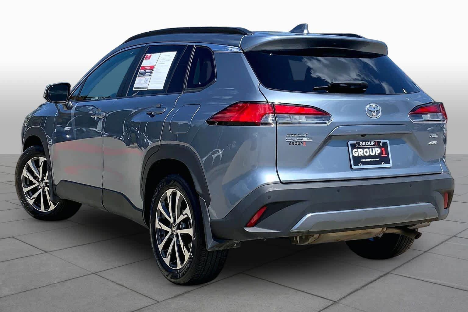 Used 2023 Toyota Corolla Cross XLE w/ Convenience Package AWD/4WD image 12