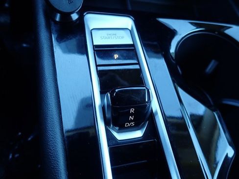 Used 2024 Volkswagen Atlas SE image 24