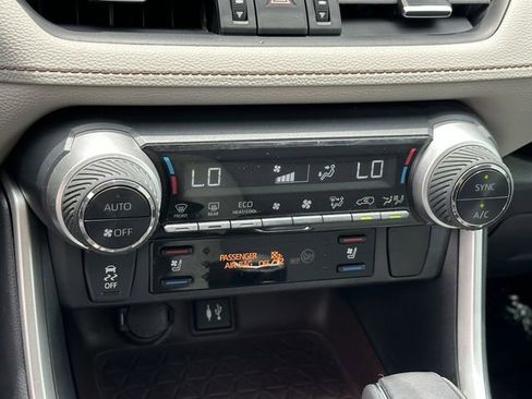 Used 2019 Toyota RAV4 Limited w/ Limited Grade Weather Package AWD/4WD image 19