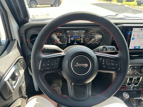 Used 2024 Jeep Wrangler Unlimited Rubicon AWD/4WD image 7
