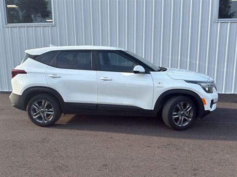 Used 2023 Kia Seltos LX AWD/4WD image 7