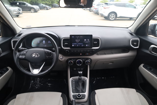 Used 2025 Hyundai Venue SEL FWD image 12