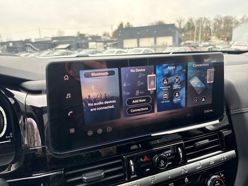 New 2026 Nissan Pathfinder Platinum FWD image 19