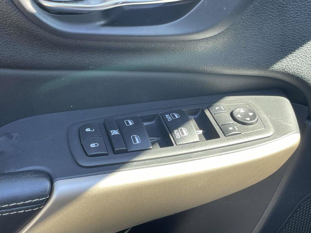 Used 2018 Jeep Cherokee Limited AWD/4WD image 31
