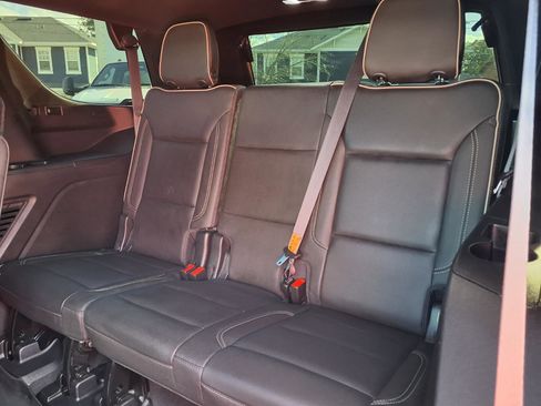 Used 2021 GMC Yukon SLT w/ Rear Media and Nav Package image 21