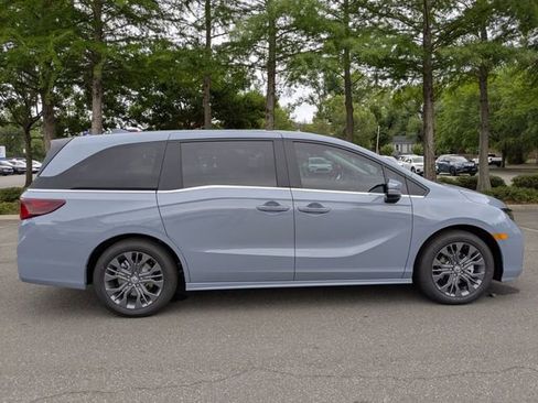 New 2026 Honda Odyssey Touring image 6