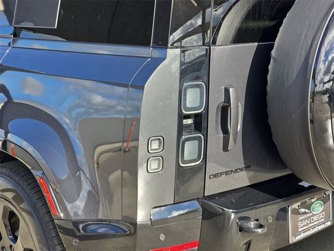 New 2026 Land Rover Defender 110 X-Dynamic SE image 35