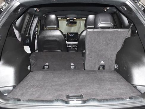 Used 2024 Jeep Compass Latitude image 32