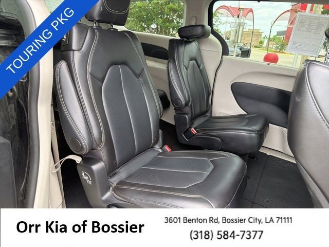 Used 2024 Chrysler Pacifica Touring-L FWD image 21