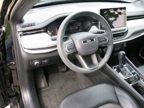 Used 2024 Jeep Compass Latitude AWD/4WD image 13