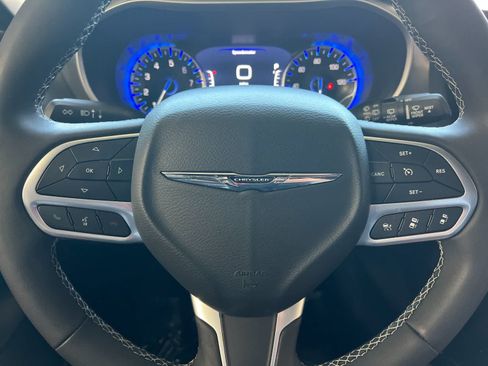 Used 2025 Chrysler Pacifica Select FWD image 25