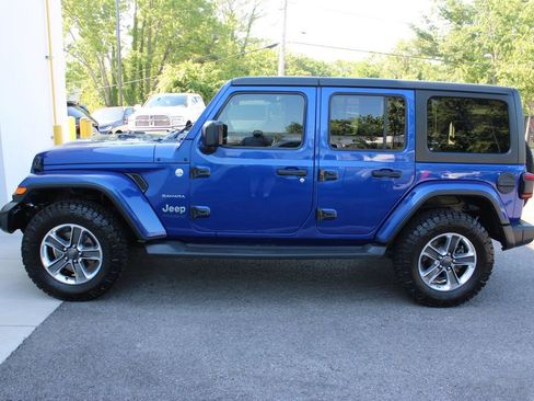 Used 2018 Jeep Wrangler Unlimited Sahara w/ LED Lighting Group AWD/4WD image 12