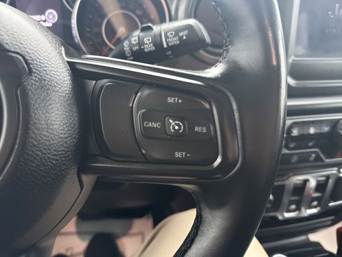 Used 2022 Jeep Wrangler Willys image 19