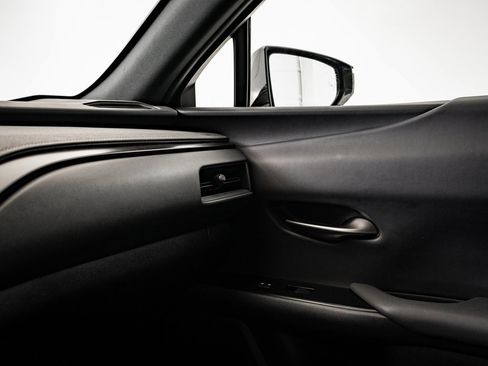 Used 2022 Lexus UX 250h w/ Premium Package image 38