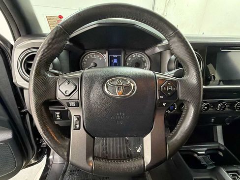 Used 2016 Toyota Tacoma TRD Sport w/ Towing Package AWD/4WD image 16