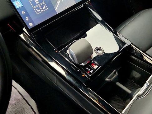 Used 2024 Land Rover Range Rover Sport Dynamic SE image 16