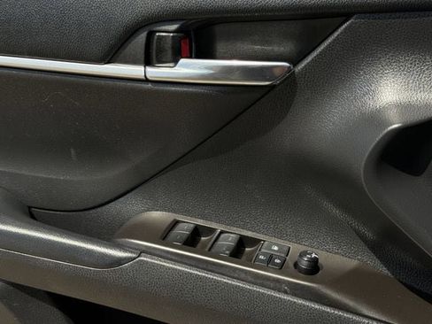 Used 2022 Toyota Camry SE FWD image 23