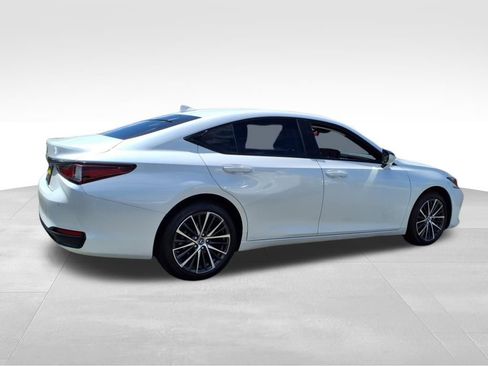 Used 2024 Lexus ES 250 w/ Premium Package image 5