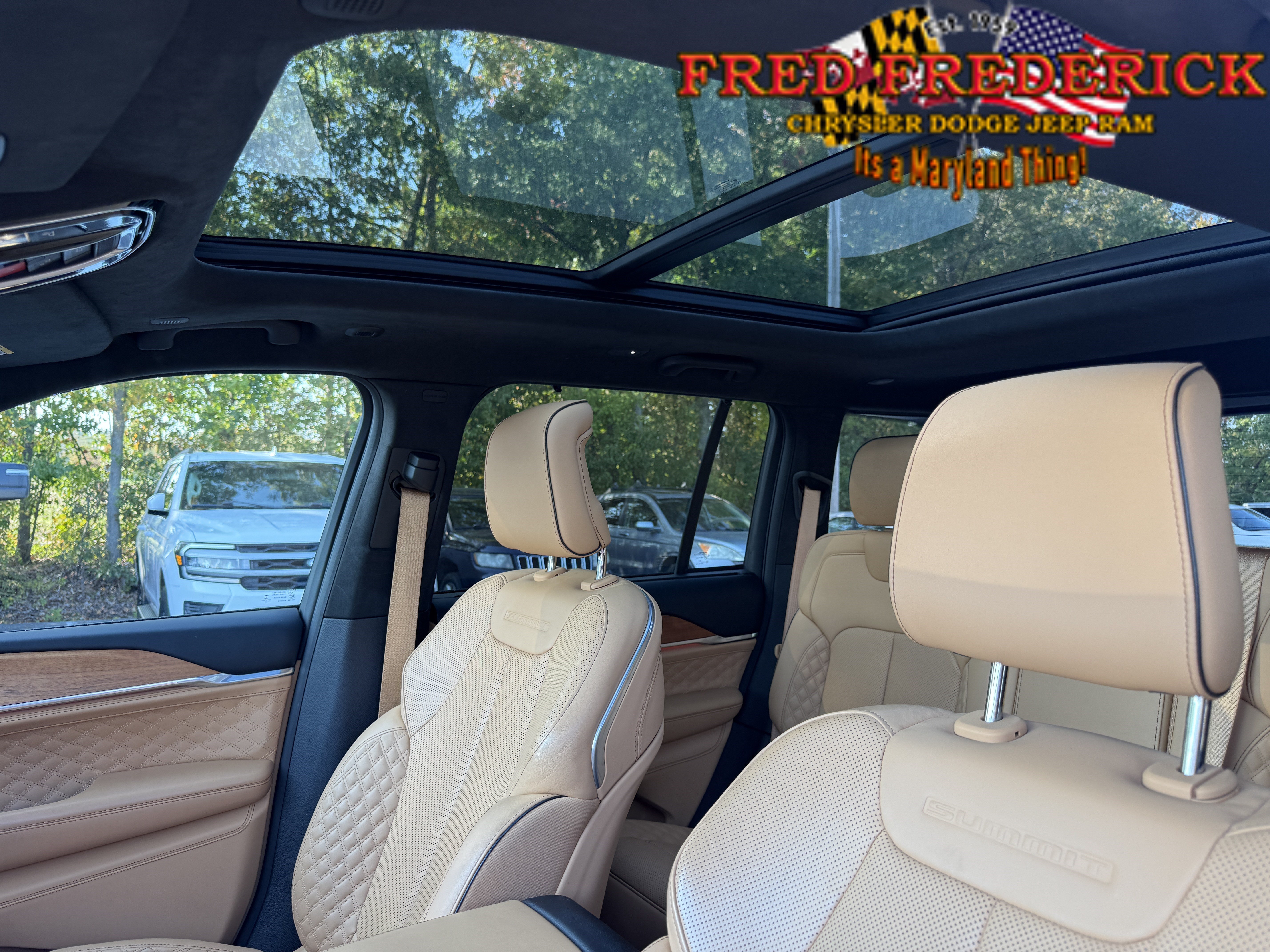 Used 2022 Jeep Grand Cherokee Summit AWD/4WD image 23