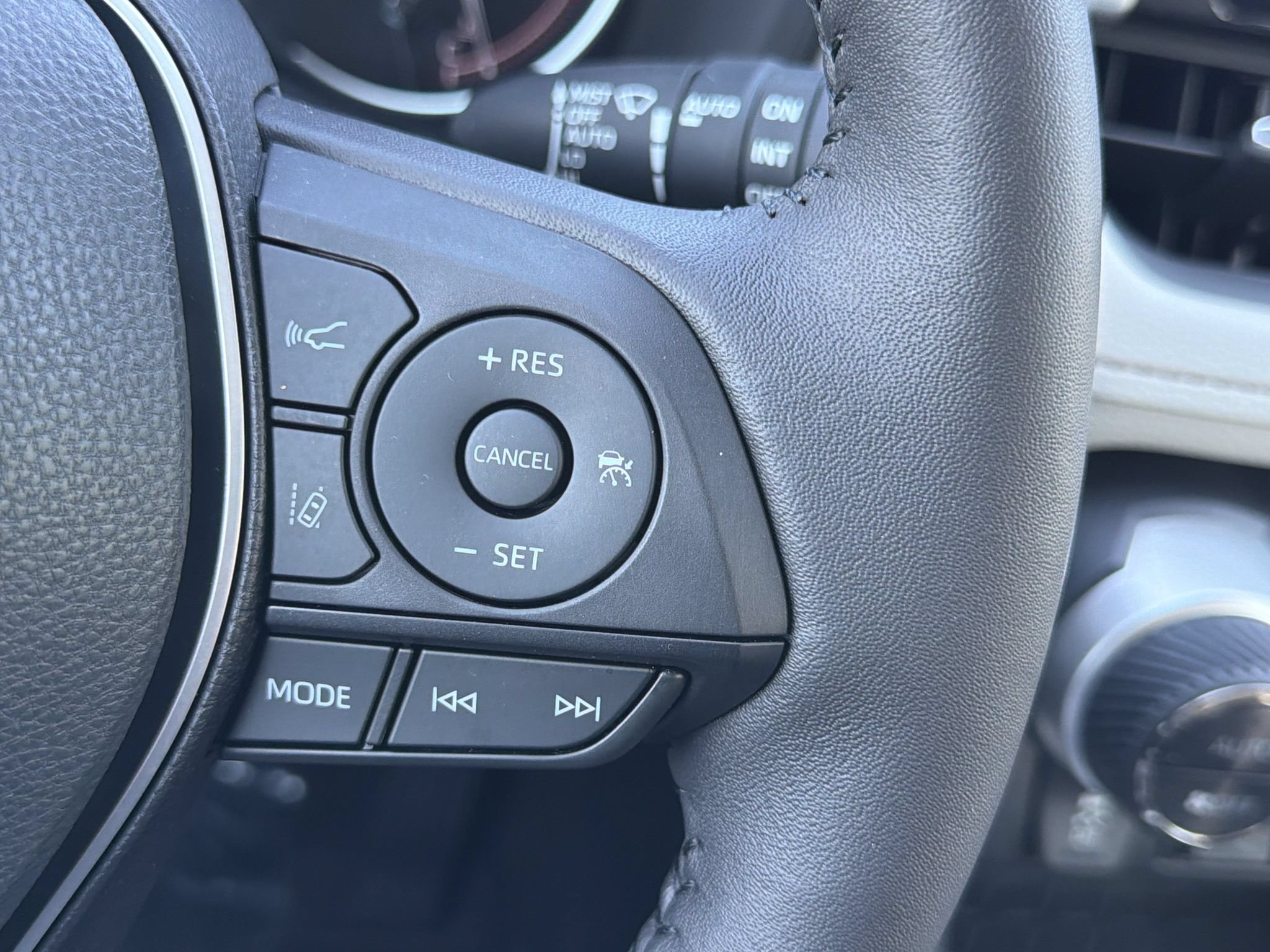 Used 2023 Toyota RAV4 XLE Premium FWD image 9