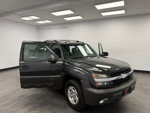 Used 2003 Chevrolet Avalanche 4x4 w/ Suspension Package, Off-Road image 30