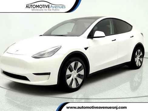 Used 2023 Tesla Model Y Long Range AWD/4WD image 1