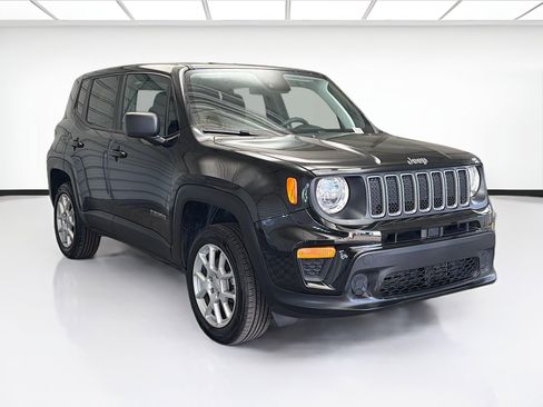 Used 2023 Jeep Renegade Latitude image 3