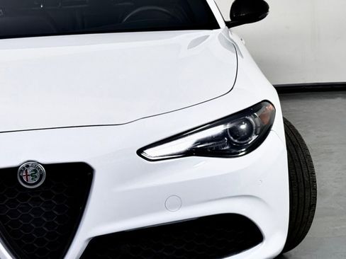 Used 2019 Alfa Romeo Giulia Ti image 6