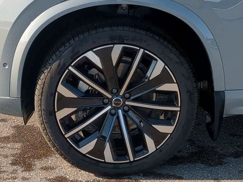 Certified 2026 Volvo XC90 B6 Plus w/ Protection Package Premier image 13