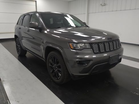 Used 2019 Jeep Grand Cherokee Altitude AWD/4WD image 13