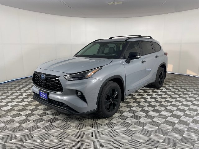 Used 2024 Toyota Highlander XLE AWD/4WD image 1