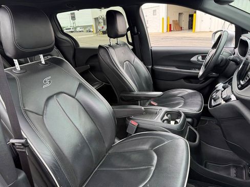 Used 2019 Chrysler Pacifica Limited w/ S Appearance Package FWD image 27