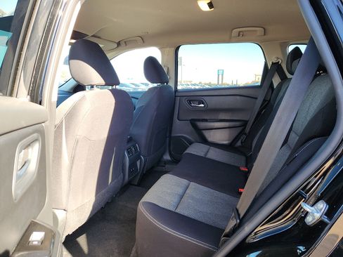 Used 2024 Nissan Rogue SV image 12