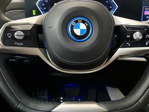 Used 2023 BMW i7 xDrive60 AWD/4WD image 58