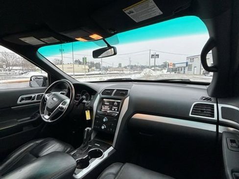 Used 2015 Ford Explorer XLT w/ Equipment Group 202B image 21
