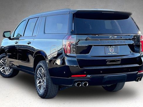 Used 2025 Chevrolet Suburban Z71 image 32