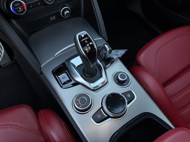 Used 2025 Alfa Romeo Stelvio Sprint AWD/4WD image 22